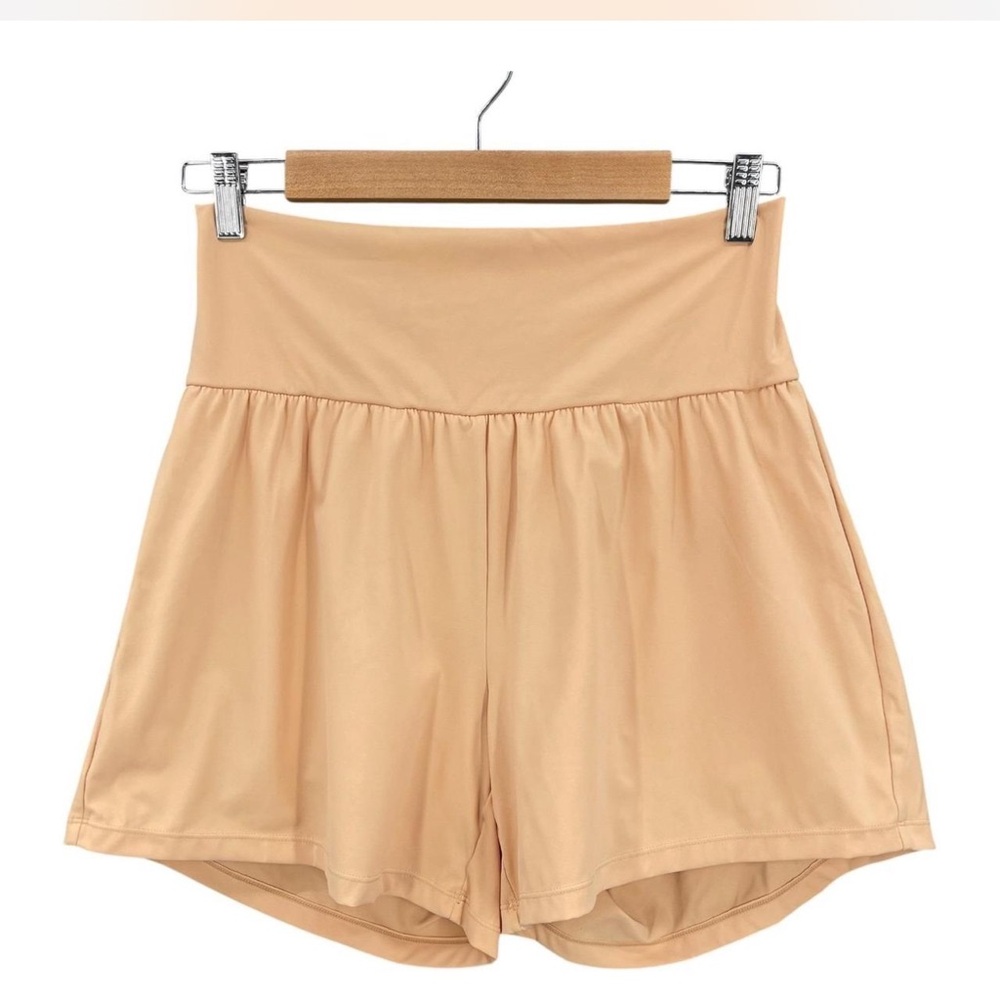 HALARA High-Waisted Cream Shorts